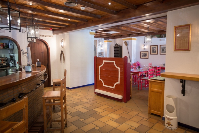 Imagen del bar/restaurante del Hotel Melia Lebreros. Foto 2