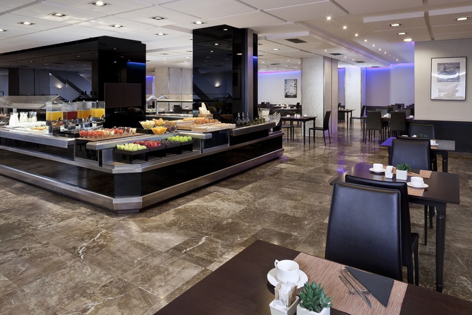 Imagen del bar/restaurante del Hotel Melia Lebreros. Foto 3