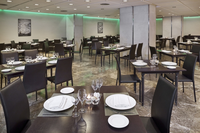 Imagen del bar/restaurante del Hotel Melia Lebreros. Foto 4