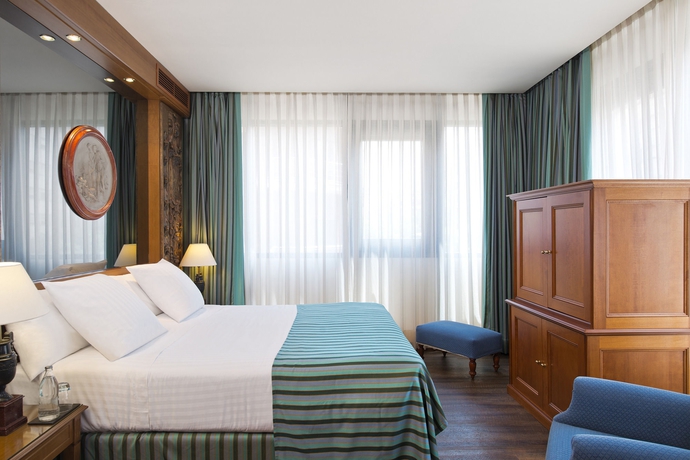 Imagen de la habitación del Hotel Melia Madrid Serrano. Foto 5