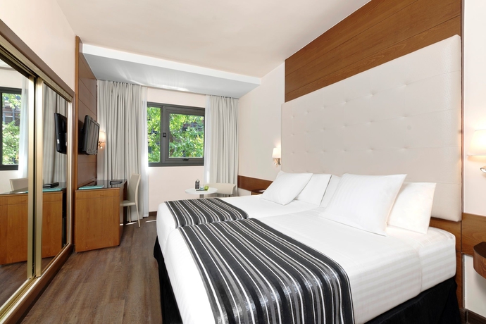 Imagen de la habitación del Hotel Melia Madrid Serrano. Foto 6