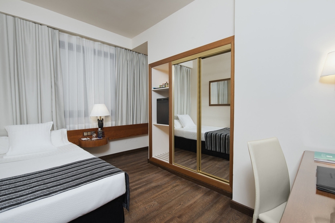 Imagen de la habitación del Hotel Melia Madrid Serrano. Foto 7