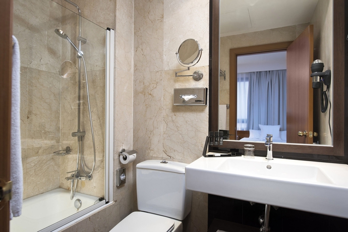 Imagen de la habitación del Hotel Melia Madrid Serrano. Foto 11