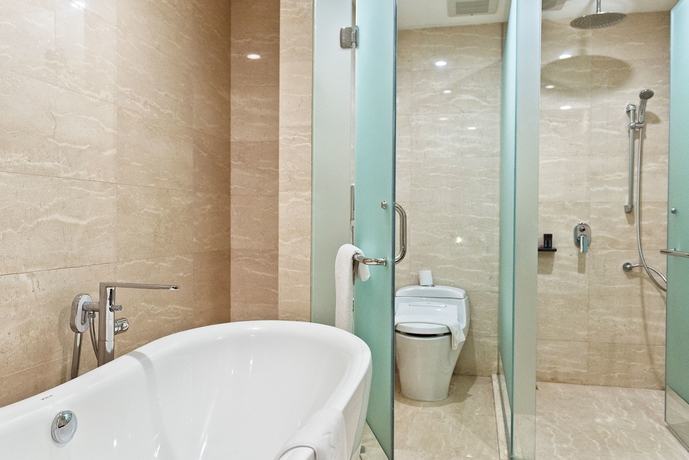 Imagen de la habitación del Hotel Melia Makassar. Foto 5