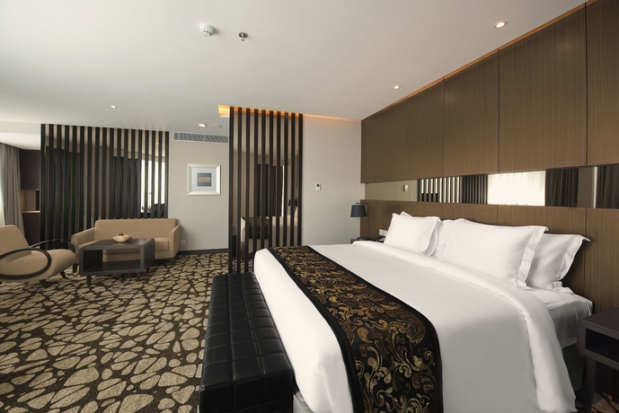 Imagen de la habitación del Hotel Melia Makassar. Foto 11