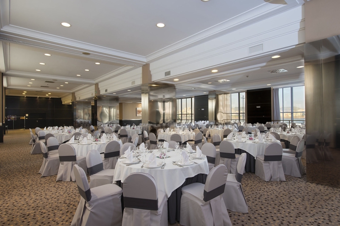 Imagen de los interiores del Hotel Melia Maria Pita. Foto 7