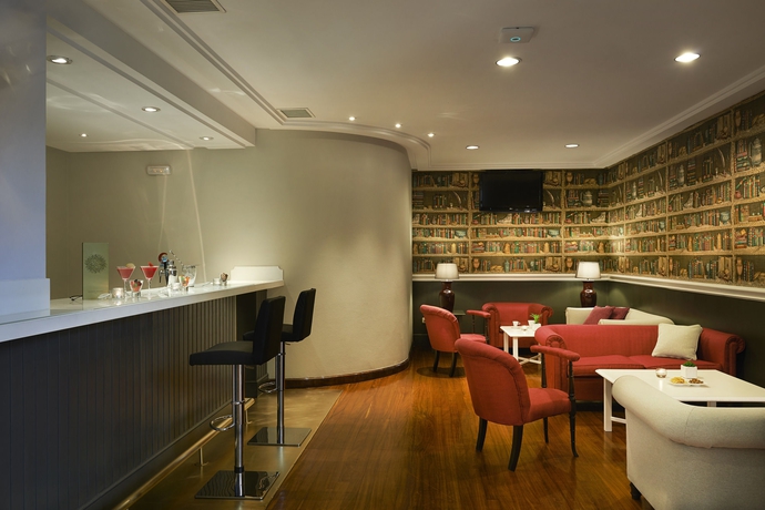 Imagen del bar/restaurante del Hotel Melia Maria Pita. Foto 3