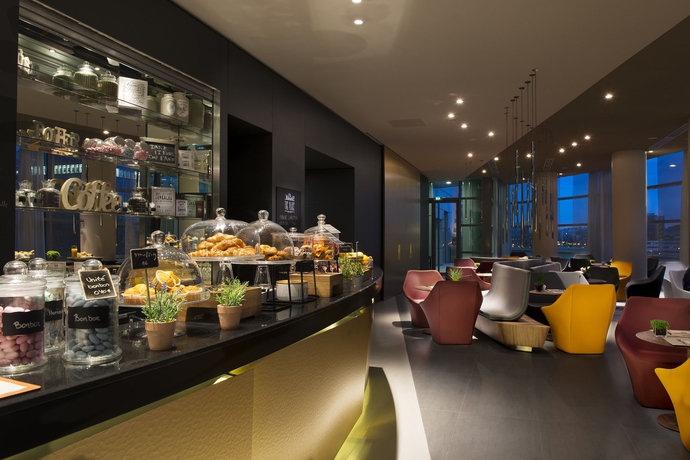 Imagen del bar/restaurante del Hotel Melia Paris La Defense. Foto 6
