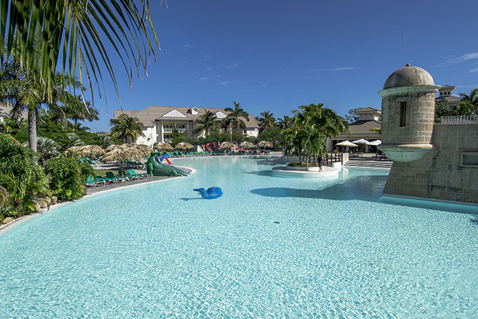Imagen de la piscina del Hotel Melia Peninsula Varadero. Foto 11