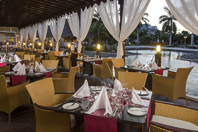 Imagen del bar/restaurante del Hotel Melia Peninsula Varadero. Foto 3