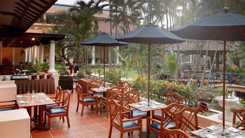 Imagen del bar/restaurante del Hotel Melia Purosani Yogyakarta. Foto 5