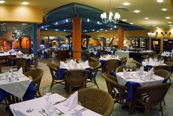 Imagen del bar/restaurante del Hotel Melia Santiago de Cuba. Foto 2