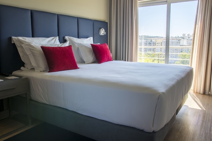 Imagen de la habitación del Hotel Melia Setubal. Foto 10