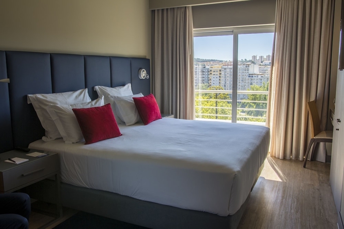 Imagen de la habitación del Hotel Melia Setubal. Foto 13