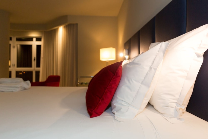 Imagen de la habitación del Hotel Melia Setubal. Foto 17