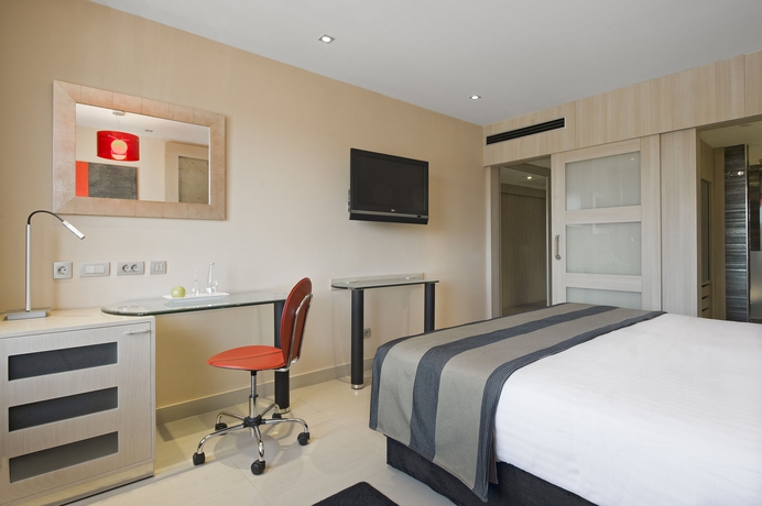 Imagen de la habitación del Hotel Melia Sevilla. Foto 11