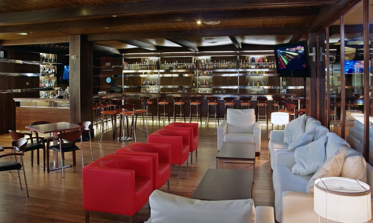 Imagen del bar/restaurante del Hotel Melia Sierra Nevada. Foto 2