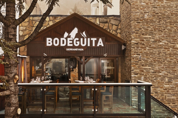 Imagen de los exteriores del Hotel Melia Sierra Nevada. Foto 7