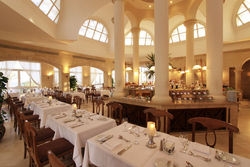 Imagen del bar/restaurante del Hotel Melia Sinai. Foto 3