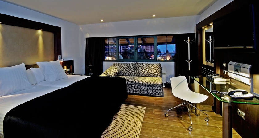 Imagen de la habitación del Hotel Melia Sol Y Nieve. Foto 6