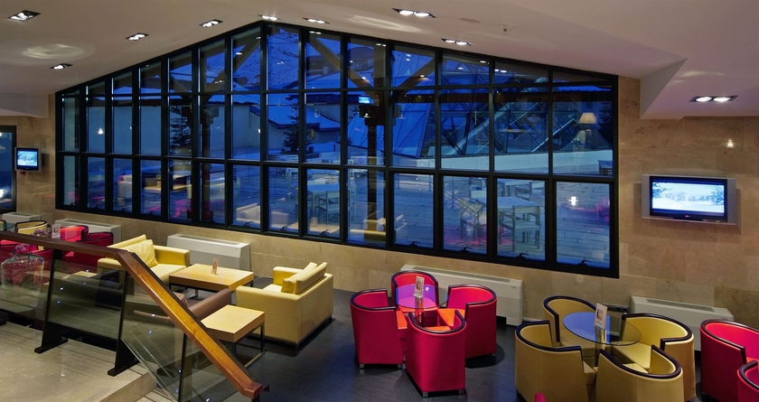 Imagen de los interiores del Hotel Melia Sol Y Nieve. Foto 10
