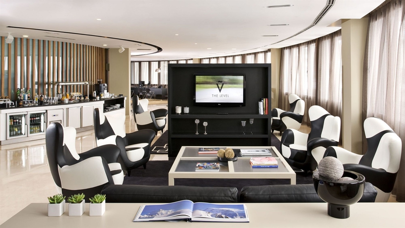 Imagen de los interiores del Hotel Melia Sol Y Nieve. Foto 11