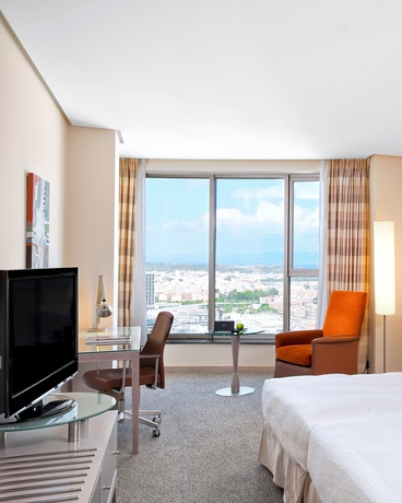 Imagen de la habitación del Hotel Melia Valencia. Foto 12