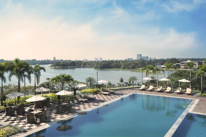 Imagen de la piscina del Hotel Melia Yangon. Foto 20