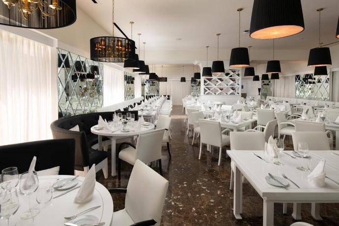 Imagen del bar/restaurante del Hotel Meli&aacute; Caribe Beach Resort. Foto 2