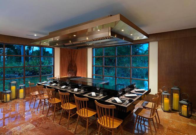 Imagen del bar/restaurante del Hotel Meli&aacute; Caribe Beach Resort. Foto 5