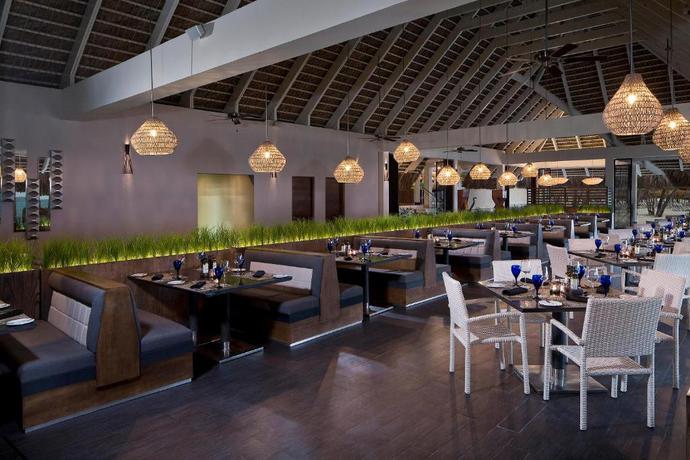 Imagen del bar/restaurante del Hotel Meli&aacute; Caribe Beach Resort. Foto 8