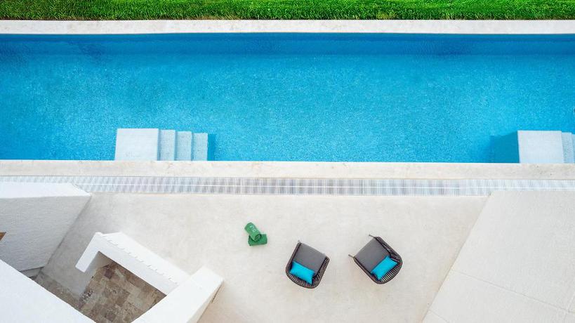Imagen de la piscina del Hotel Meli&aacute; Casa Maya Canc&uacute;n. Foto 32