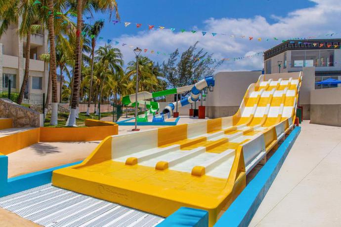 Imagen de la piscina del Hotel Meli&aacute; Casa Maya Canc&uacute;n. Foto 36