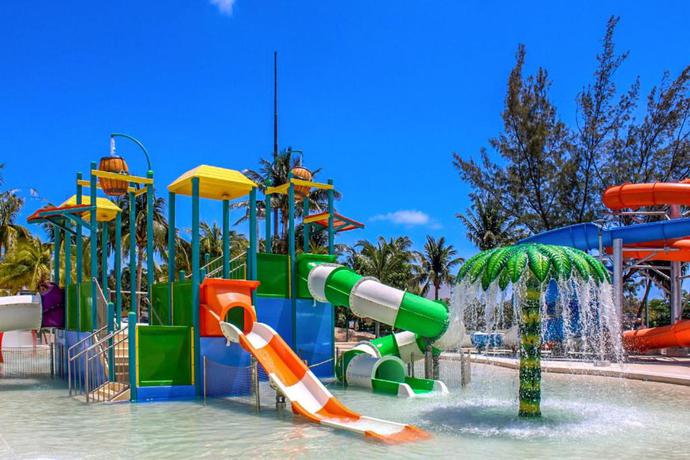 Imagen de la piscina del Hotel Meli&aacute; Casa Maya Canc&uacute;n. Foto 37