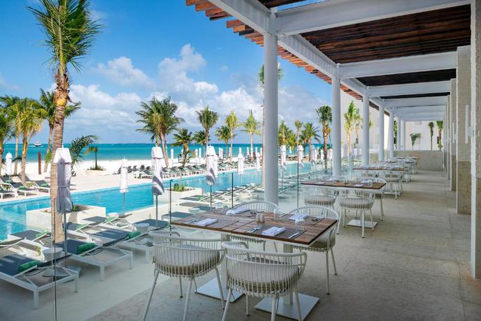 Imagen de la piscina del Hotel Meli&aacute; Casa Maya Canc&uacute;n. Foto 38