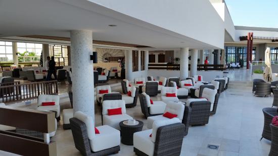 Imagen del bar/restaurante del Hotel Meliá Costa Rey. Foto 2