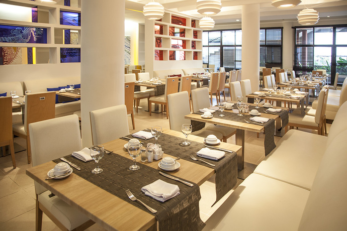 Imagen del bar/restaurante del Hotel Meliá Costa Rey. Foto 4