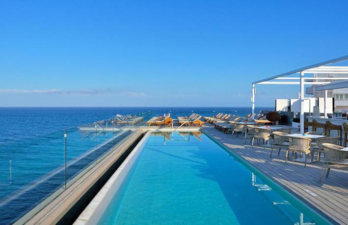 Imagen de la piscina del Hotel Meliá Ibiza. Foto 8