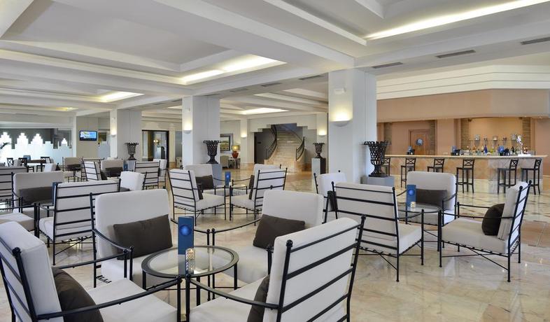 Imagen del bar/restaurante del Hotel Meliá Isla Canela. Foto 13