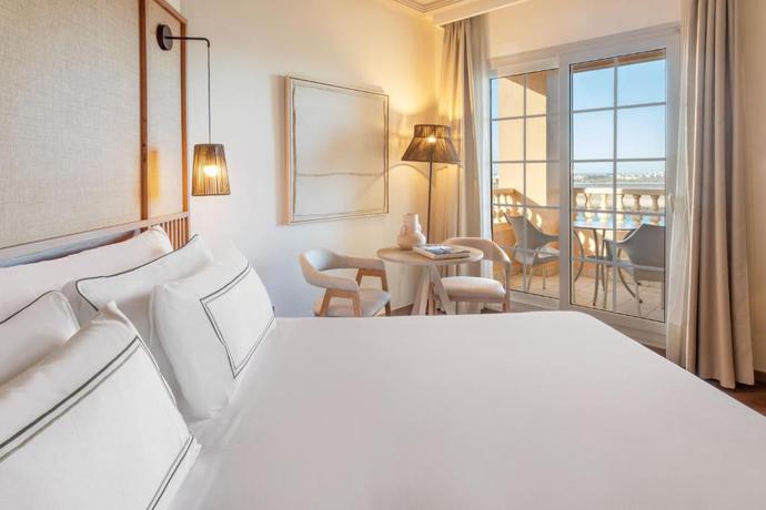 Imagen de la habitación del Hotel Meli&aacute; Isla Canela. Foto 6