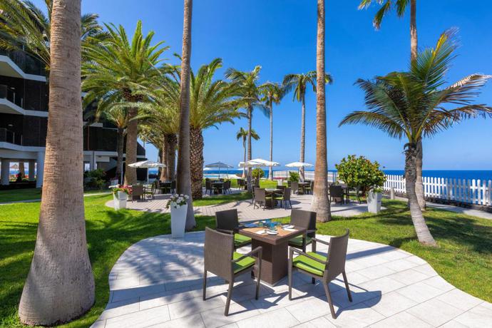 Imagen de los exteriores del Hotel Meli&aacute; La Palma, Puerto Naos. Foto 12