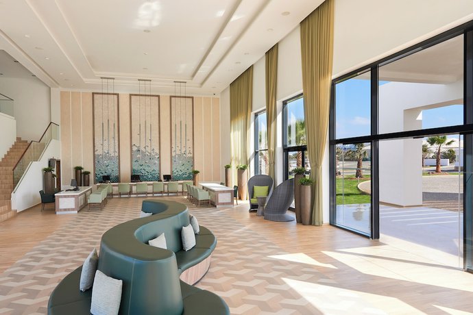 Imagen de los interiores del Hotel Meli&aacute; Laguna Beach. Foto 15