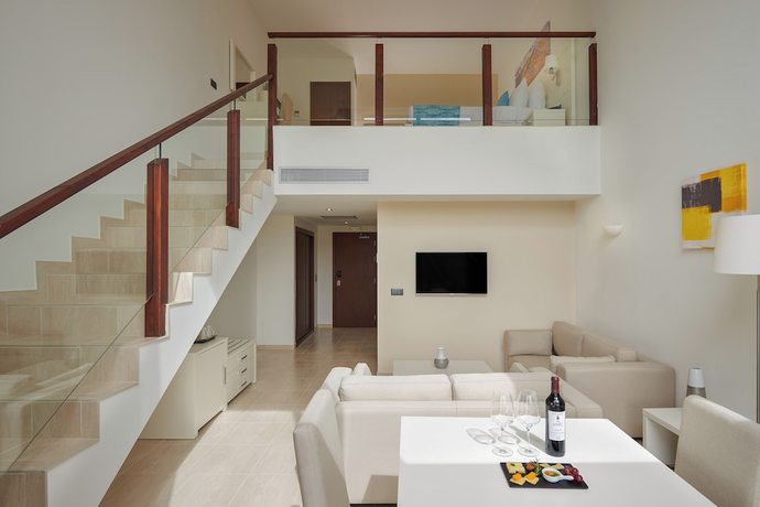 Imagen de la habitación del Hotel Meli&aacute; Laguna Beach. Foto 5