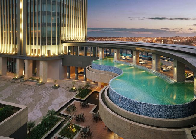 Imagen de la piscina del Hotel Meli&aacute; Vinpearl Ha Tinh. Foto 20