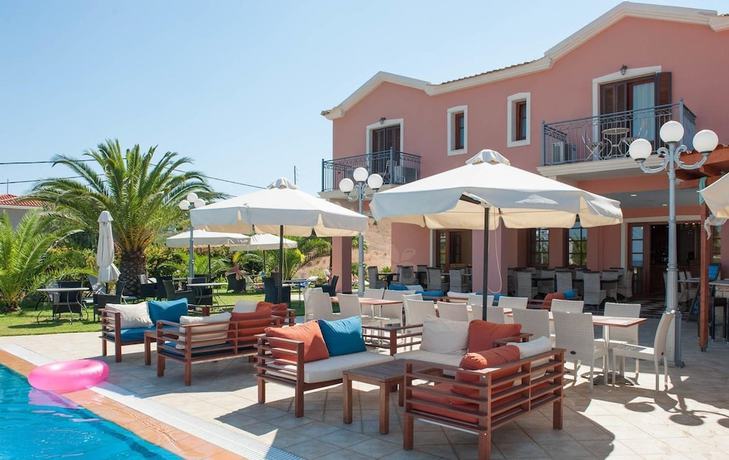 Imagen de la piscina del Hotel Melidron. Foto 19