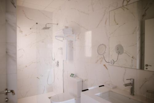 Imagen de la habitación del Hotel Melilla Centro. Foto 20