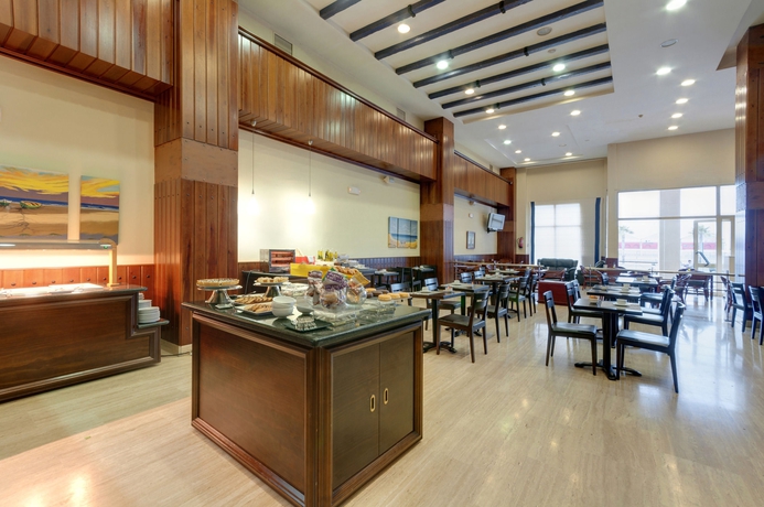 Imagen del bar/restaurante del Hotel Melilla Puerto. Foto 3