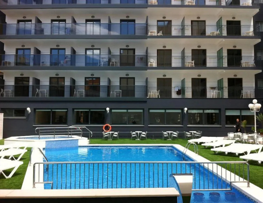 Imagen de la piscina del Hotel Melina, Benidorm Centro. Foto 21
