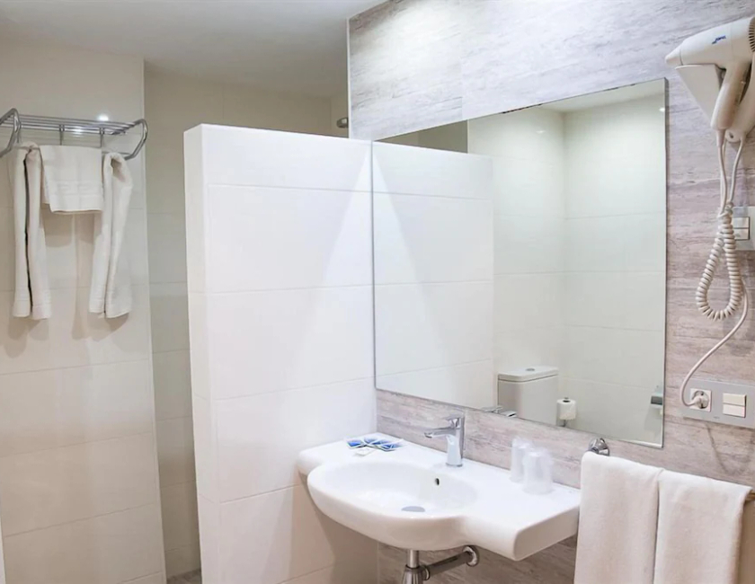 Imagen de la habitación del Hotel Melina, Benidorm Centro. Foto 14