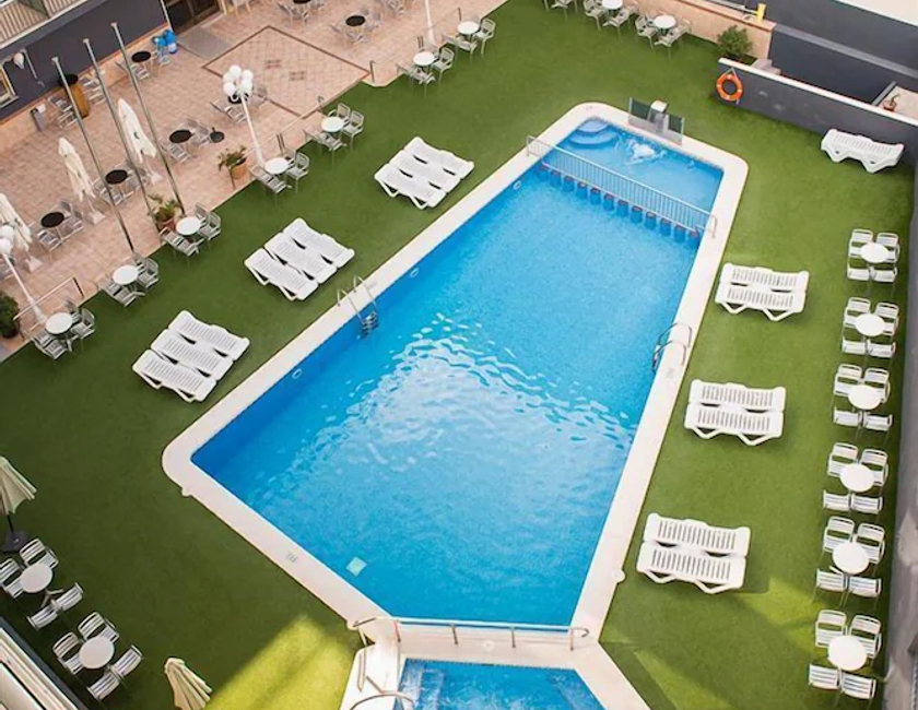 Imagen de la piscina del Hotel Melina, Benidorm Centro. Foto 23